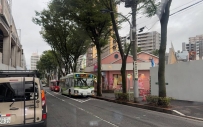 東京午後微雨初歇，街道濕潤泛光
