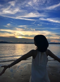 あなたと私は、ただ広い人の海の中でた