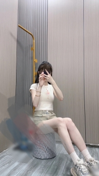 身材： ココ (ココ) 164cm D+カップ 47kg 25歳